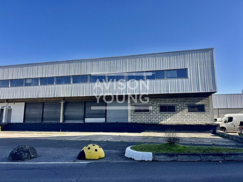 Industrial in Aulnay Sous Bois to rent - Building Photo - Image 1 of 12