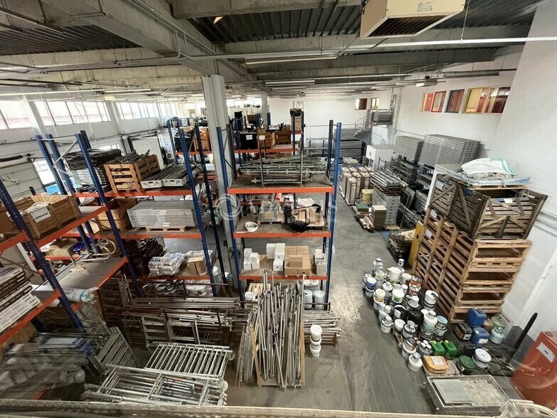 Light Industrial in Noisy-le-Sec to rent - Interior Photo - Image 2 of 4