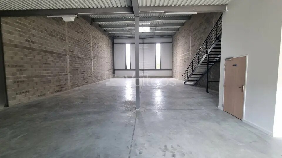 25 Rue Des Usines, Fenouillet to rent - Interior Photo - Image 2 of 10