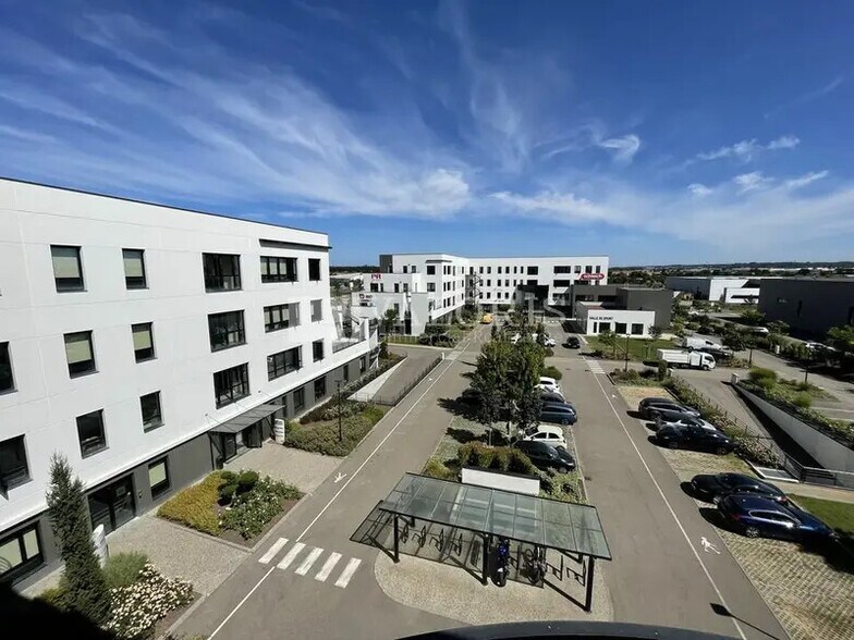 Office in Genas to rent - Building Photo - Image 2 of 10