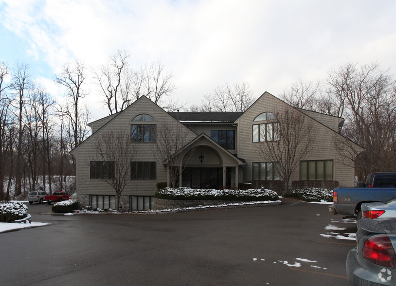 1 Lockwood Dr, Pittsford, NY for rent - Building Photo - Image 3 of 3