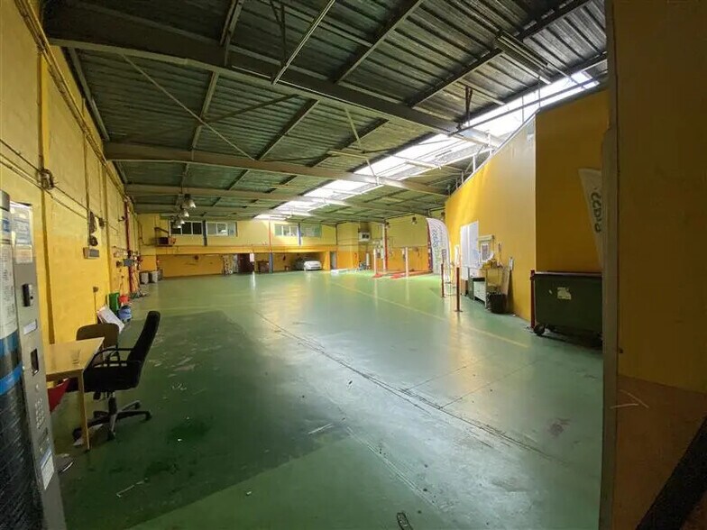 Light Industrial in Montreuil to rent - Interior Photo - Image 2 of 5