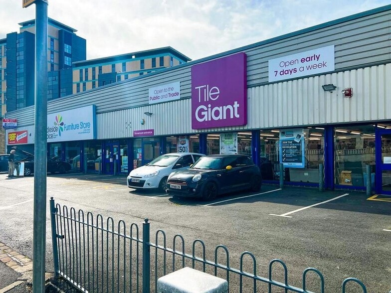54 Church St, Burnley to rent - Building Photo - Image 3 of 6
