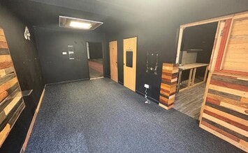 Dixon Clos, Lincoln to rent Interior Photo- Image 1 of 5