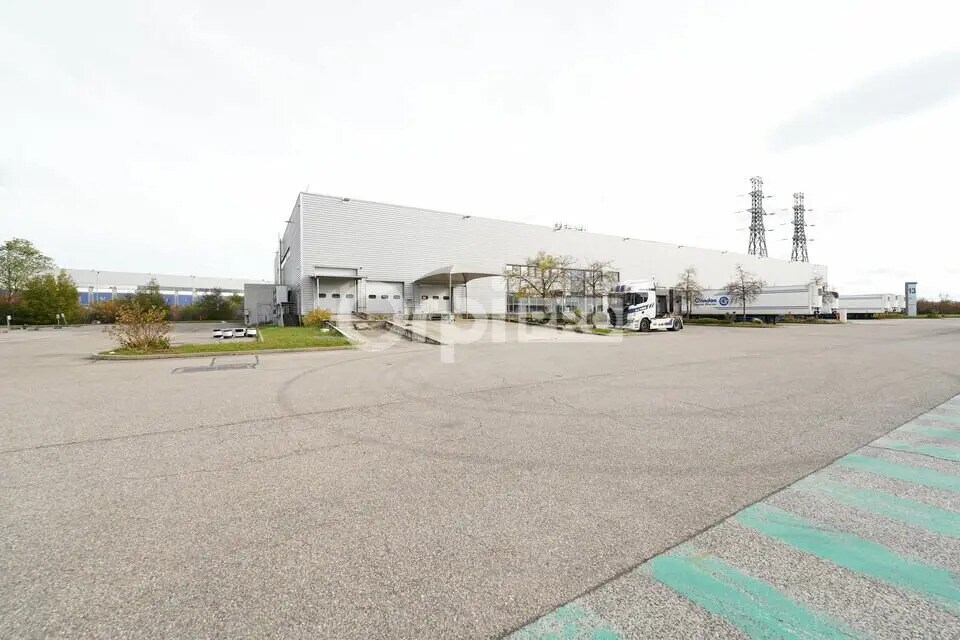 Industrial in Mions to rent Building Photo- Image 1 of 4