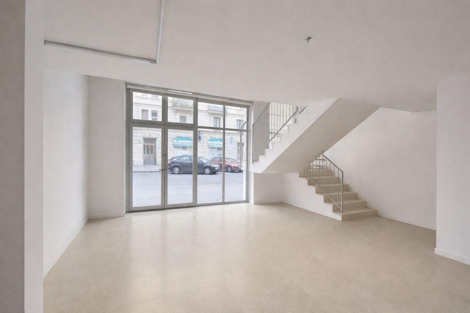 Retail in Barcelona, Barcelona to rent Primary Photo- Image 1 of 2