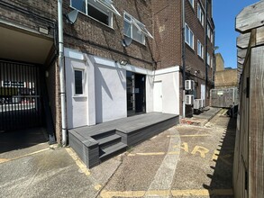 149-151 Ewell Rd, Surbiton to rent Interior Photo- Image 2 of 5