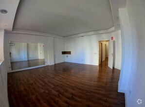 Retail in Madrid, Madrid to rent Interior Photo- Image 2 of 6