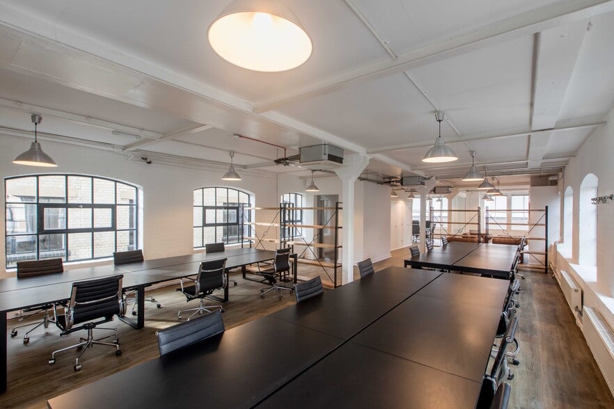 19-20 Great Sutton St, London to rent - Interior Photo - Image 2 of 8