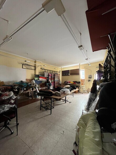 Calle de las Casas de Cotallo, 1-1, Cáceres, Cáceres to rent - Building Photo - Image 2 of 8