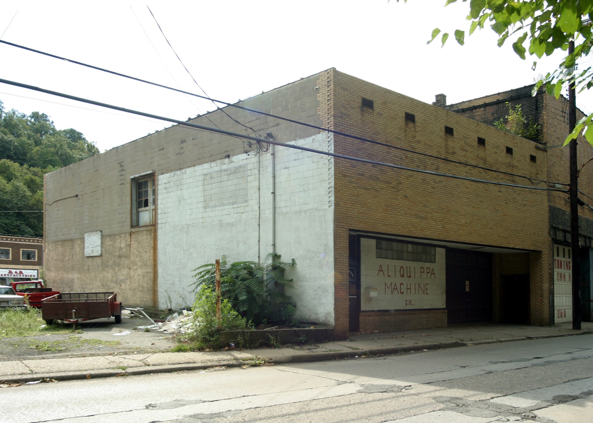 347 Sheffield Ave, Aliquippa, PA for sale Primary Photo- Image 1 of 1