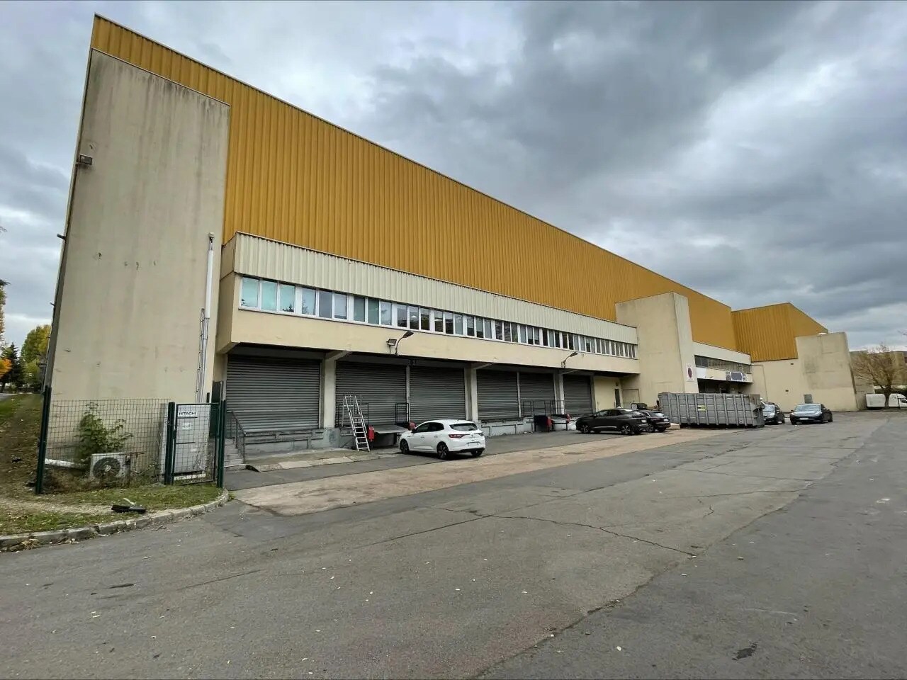 Light Industrial in Sarcelles for sale Primary Photo- Image 1 of 12