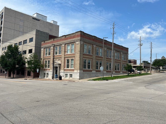 526 2nd Ave SE, Cedar Rapids, IA for sale - Building Photo - Image 2 of 30