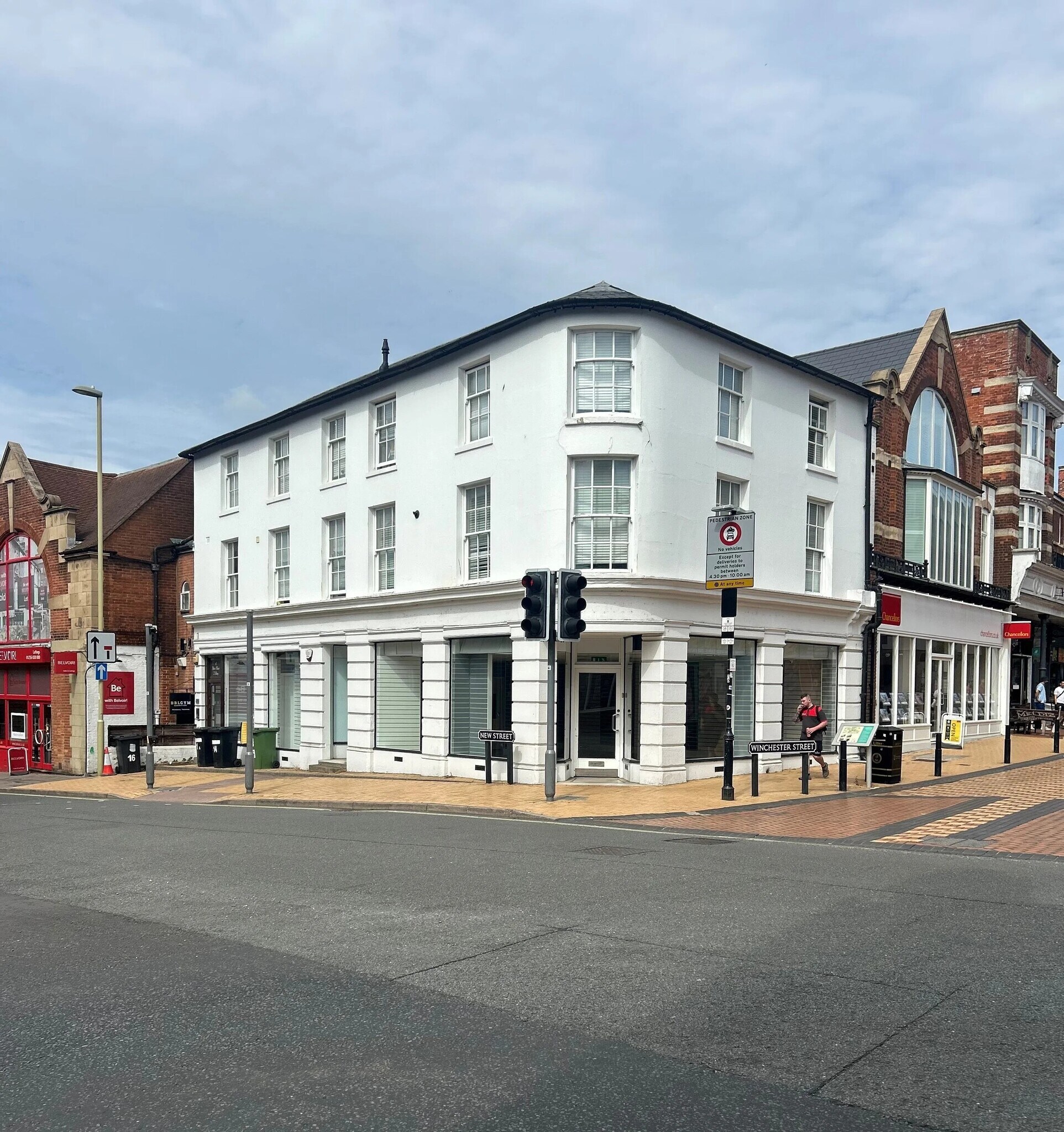 26 Winchester St, Basingstoke to rent Building Photo- Image 1 of 3