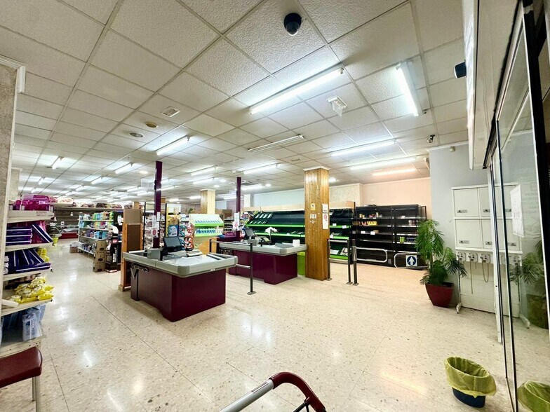 Carrer Reverendo Rafael Peris, 23, Carlet, Valencia to rent - Building Photo - Image 3 of 33