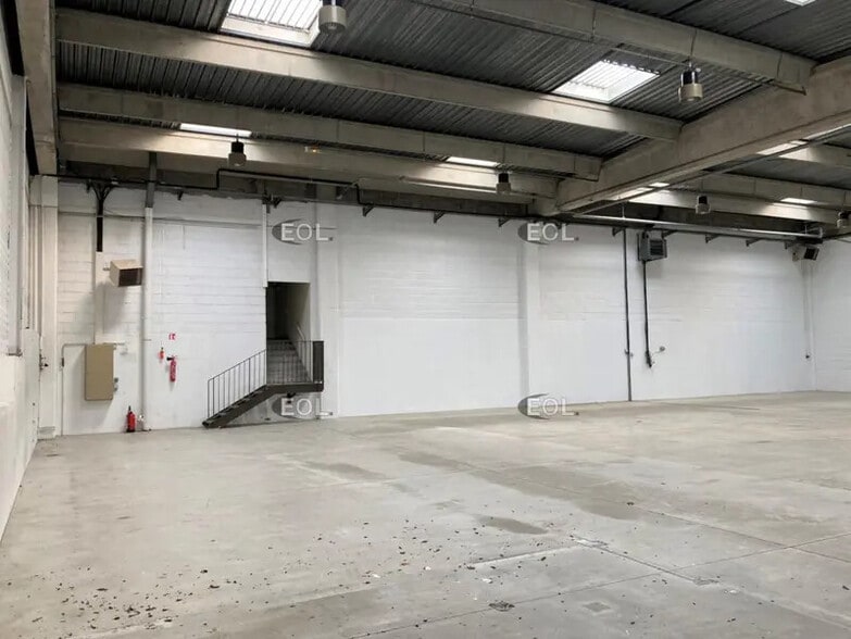 Light Industrial in Palaiseau to rent - Building Photo - Image 2 of 4