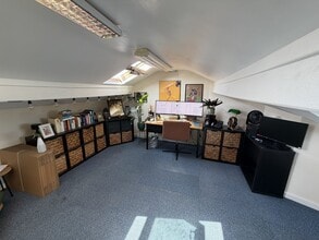 597-597A Chorley Old Rd, Bolton to rent Interior Photo- Image 2 of 5