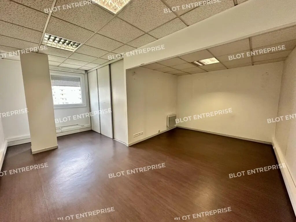 Vente Bureaux 147 m² - Photo 1