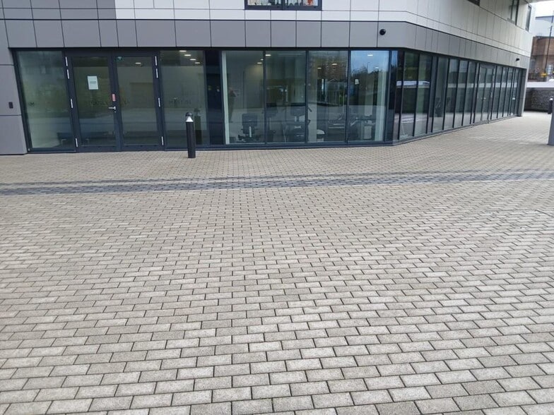 Woolwich Church St, London to rent - Building Photo - Image 1 of 6