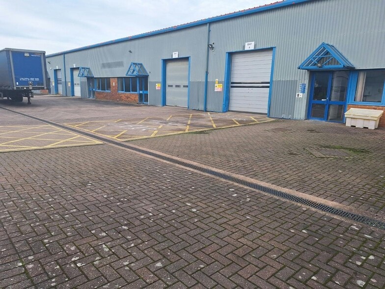 Telford Dr, Stafford to rent - Building Photo - Image 2 of 25