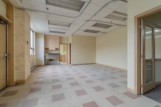 6058-6066 Rue Jean-Talon E, Montréal, QC to rent Interior Photo- Image 2 of 5