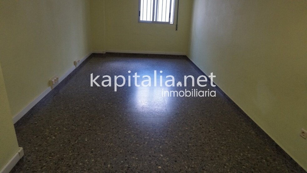 Retail in Ontinyent, Valencia to rent - Interior Photo - Image 3 of 15