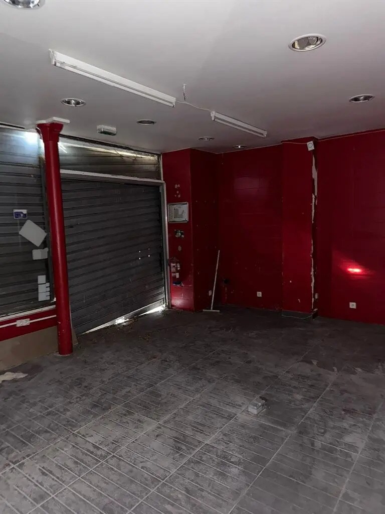 Retail in Paris to rent Interior Photo- Image 1 of 6