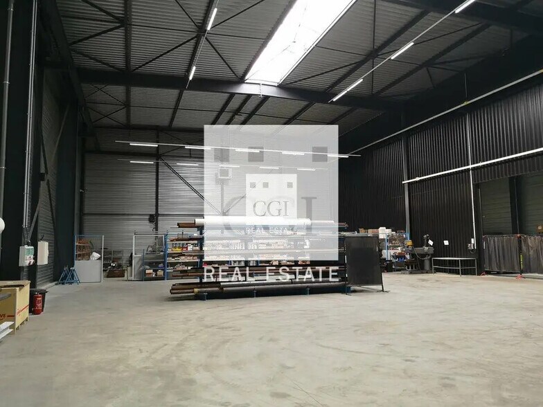 Office in Genas to rent - Building Photo - Image 3 of 15