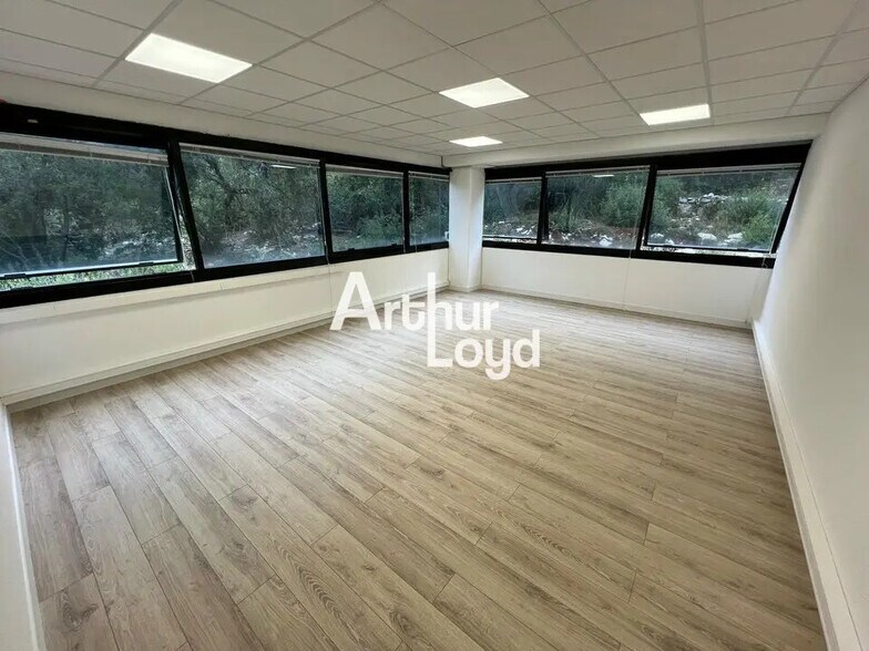 Office in Valbonne to rent - Building Photo - Image 1 of 12