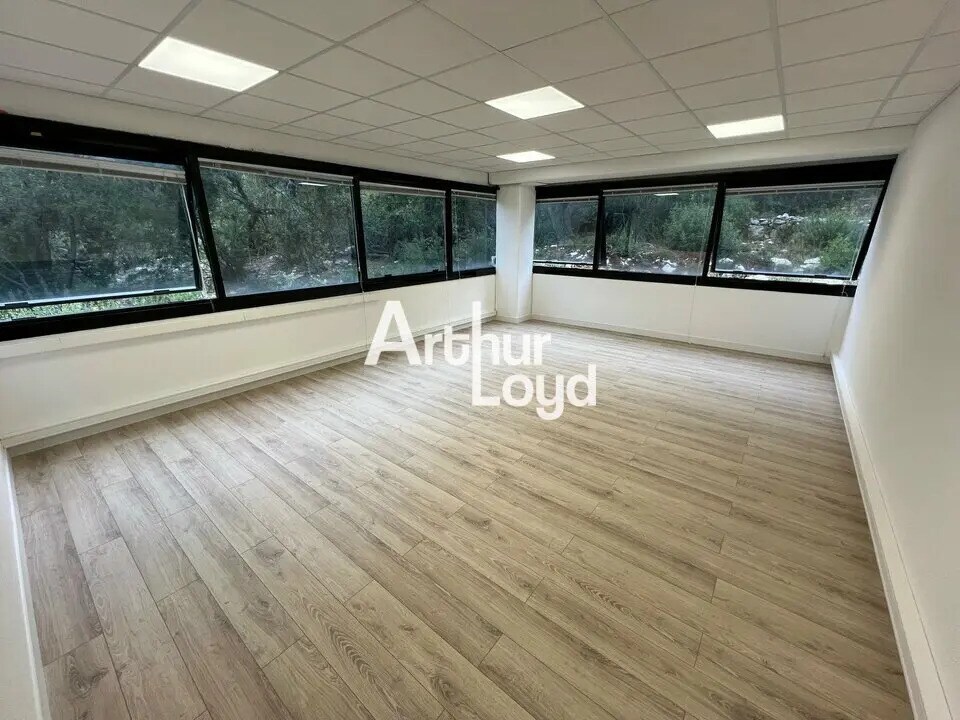 Office in Valbonne to rent Building Photo- Image 1 of 13