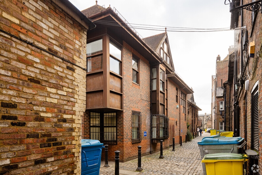 The Wilderness, Berkhamsted to rent - Building Photo - Image 2 of 7