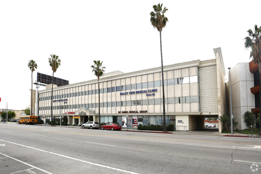 22030 Sherman Way, Canoga Park, CA for sale - Primary Photo - Image 1 of 1