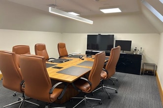 The Square, Lightwater to rent Interior Photo- Image 2 of 5