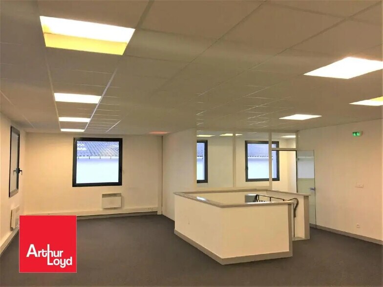 Office in Chartres to rent - Interior Photo - Image 2 of 4