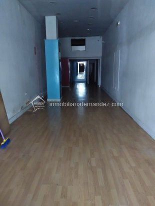 Retail in Cáceres, Cáceres to rent Primary Photo- Image 1 of 4