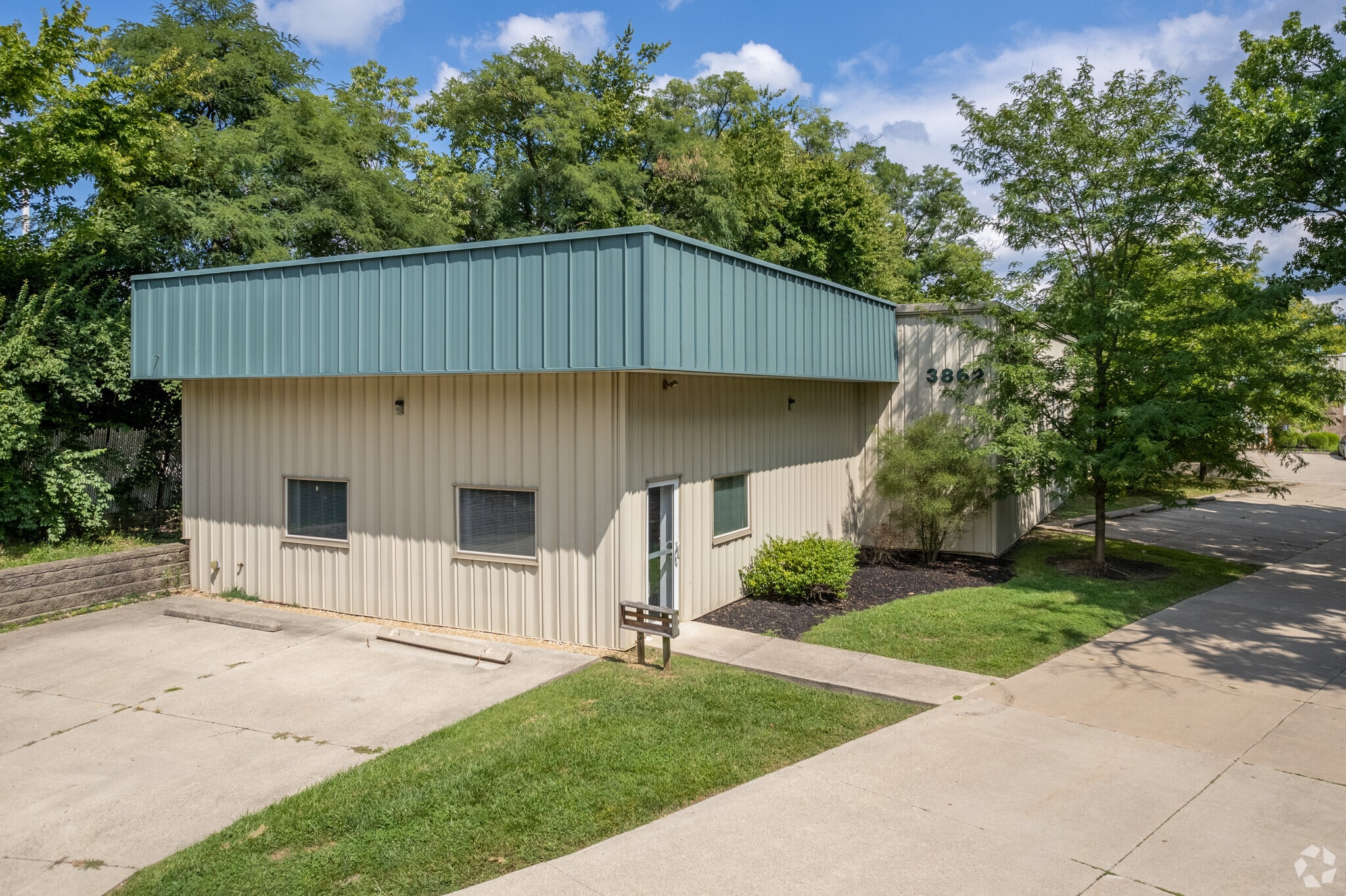 3862 Race Rd, Cincinnati, OH to rent Primary Photo- Image 1 of 25