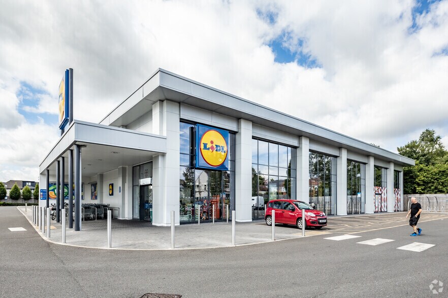 750 Chester Rd, Manchester to rent - Building Photo - Image 2 of 2