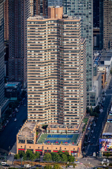 650 W 42nd St, New York, NY for sale - Primary Photo - Image 1 of 1