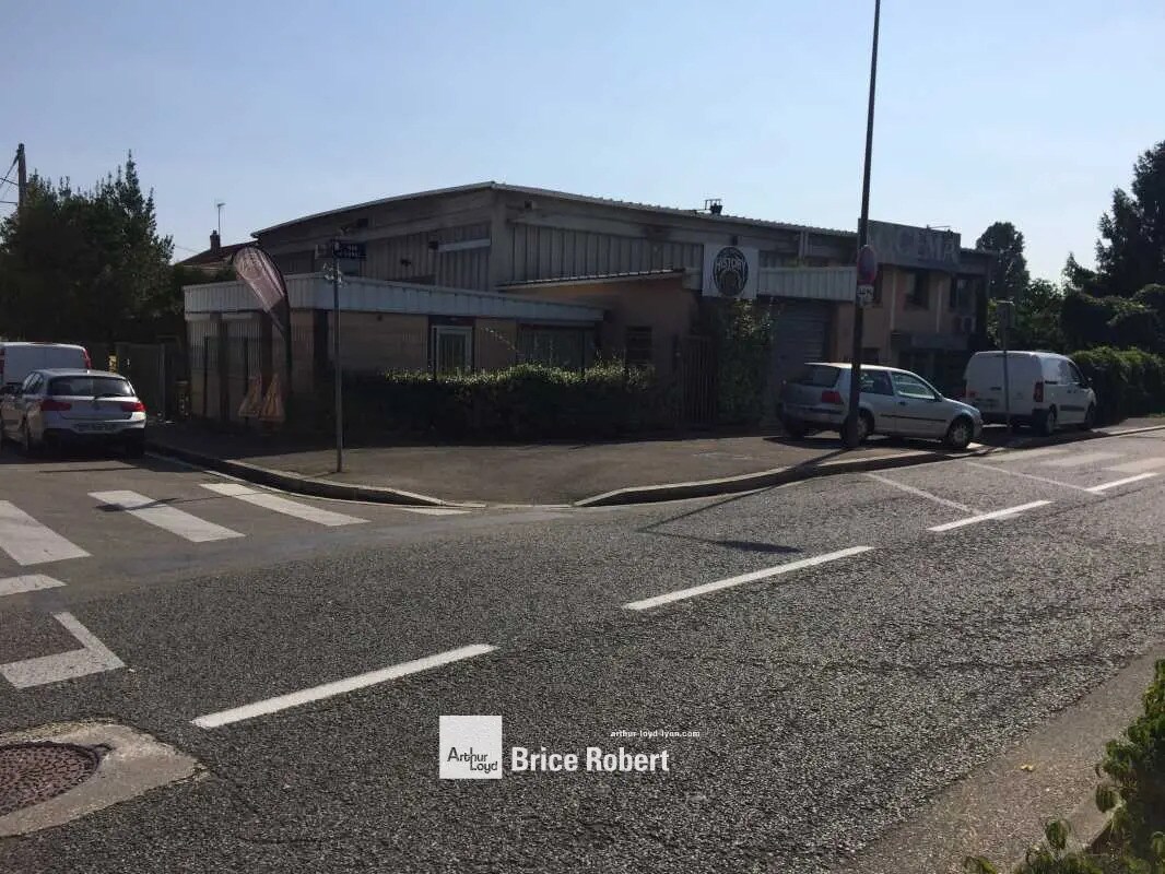 Office in Villeurbanne to rent Building Photo- Image 1 of 7