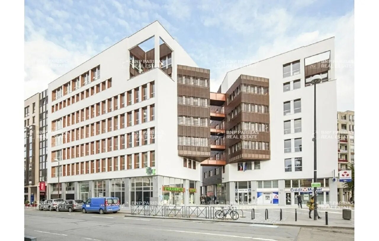 14 Avenue Gustave Eiffel, Montigny-le-Bretonneux to rent Building Photo- Image 1 of 12