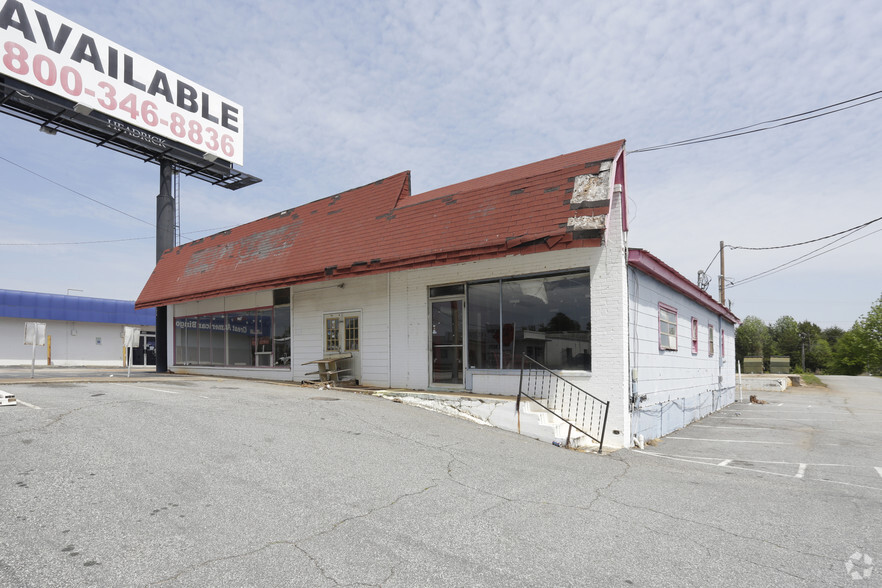 Asheville Hwy portfolio of 2 properties for sale on LoopNet.co.uk - Primary Photo - Image 1 of 2