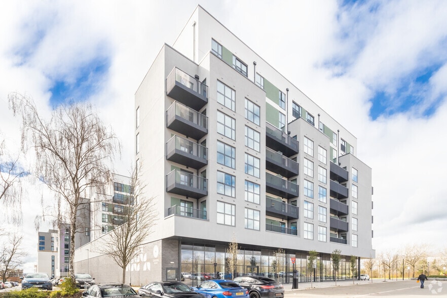 34 Saxon Gate E, Milton Keynes to rent - Building Photo - Image 2 of 3