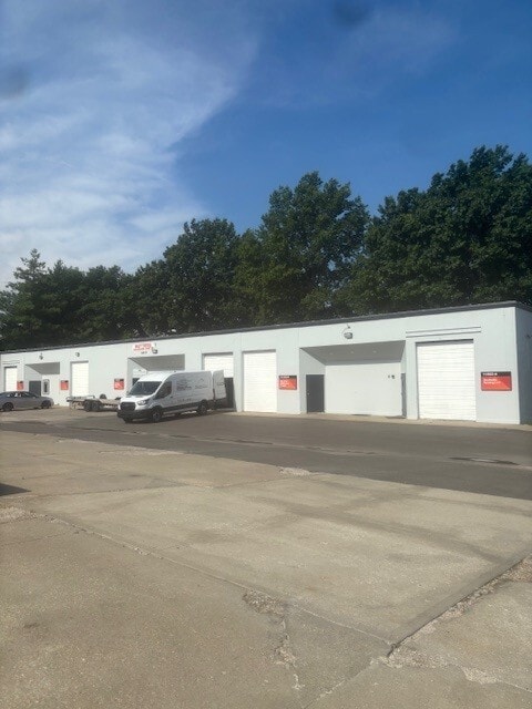 11513 Strang Line Rd, Olathe, KS to rent Building Photo- Image 1 of 2