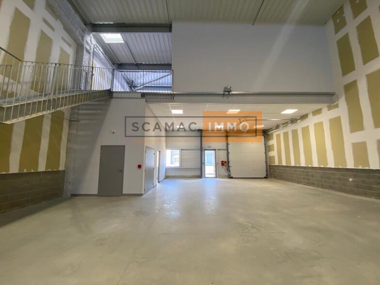 Light Industrial in Buc to rent - Interior Photo - Image 2 of 4