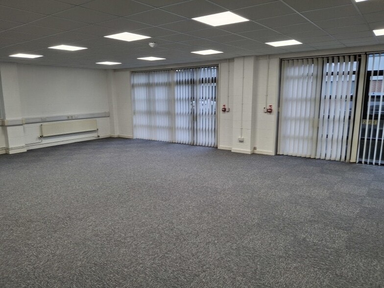 Epinal Way, Loughborough to rent - Interior Photo - Image 3 of 5