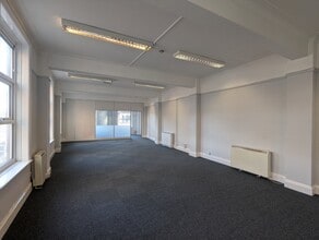57-59 New Briggate, Merrion St, Leeds to rent Interior Photo- Image 2 of 4
