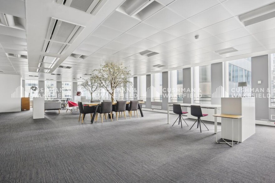 1 Place De La Pyramide, Puteaux to rent - Interior Photo - Image 3 of 16