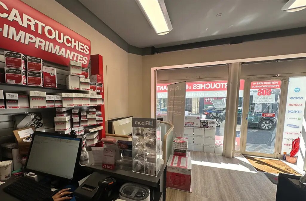 Retail in Paris to rent Building Photo- Image 1 of 7