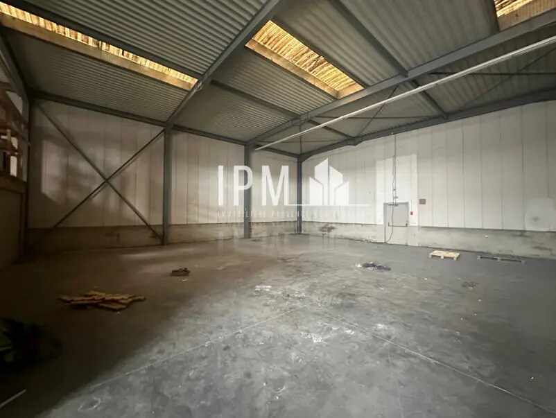 Light Industrial in Vitrolles to rent Interior Photo- Image 1 of 6