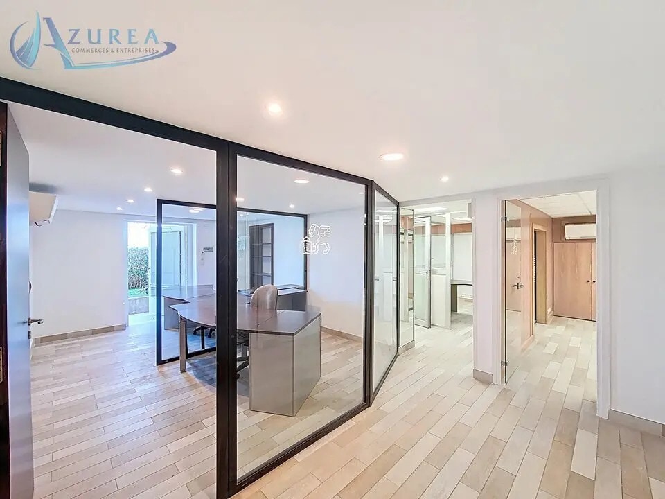 Location Bureaux 76 m² - Photo 1